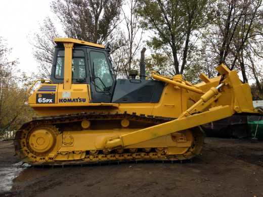 Komatsu D65P-12 (болотоход)